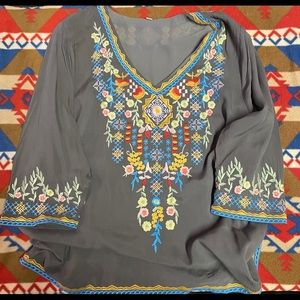 Like new floral lightweight shirt. Size M